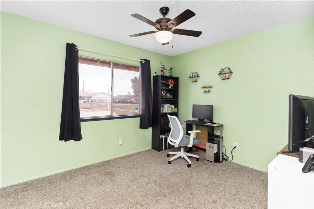 10636 Kiavan Road Apple Valley, CA 92308 - Photo 15 of 23