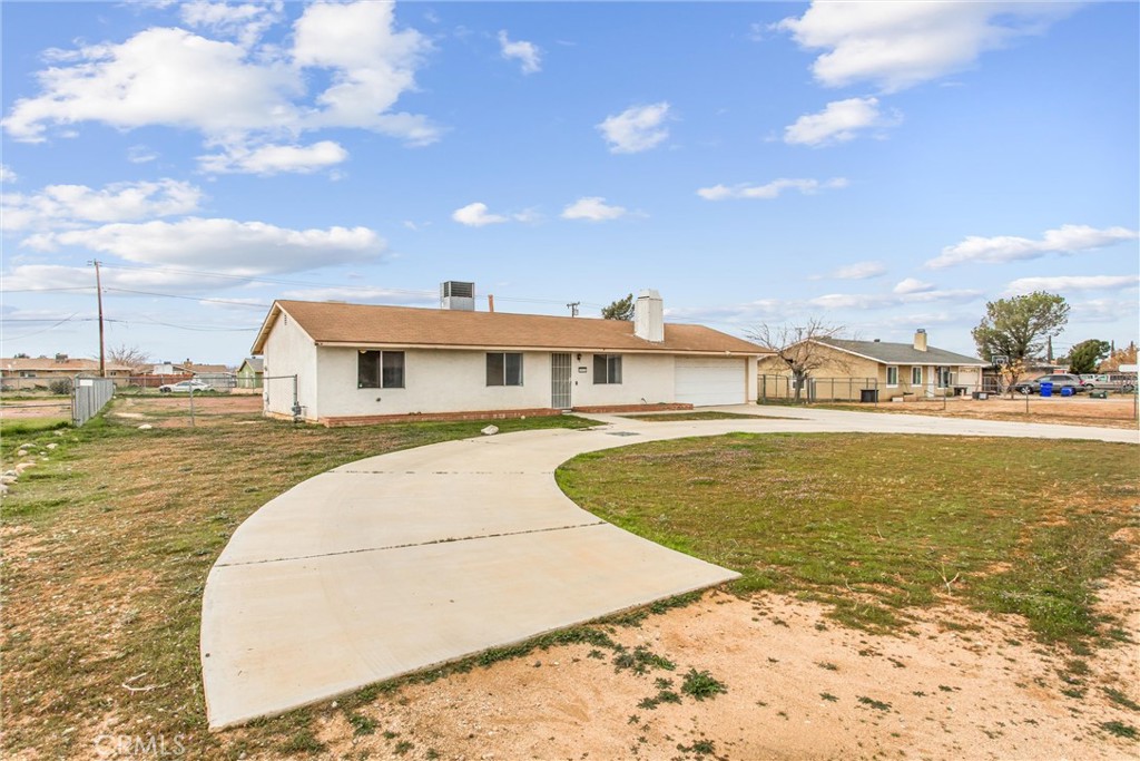 10636 Kiavan Road Apple Valley, CA 92308 - Photo 3 of 23