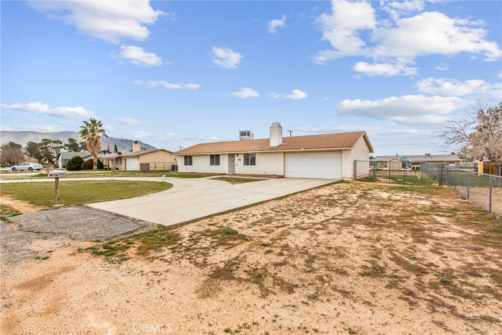 10636 Kiavan Road Apple Valley, CA 92308 - Photo 4 of 23