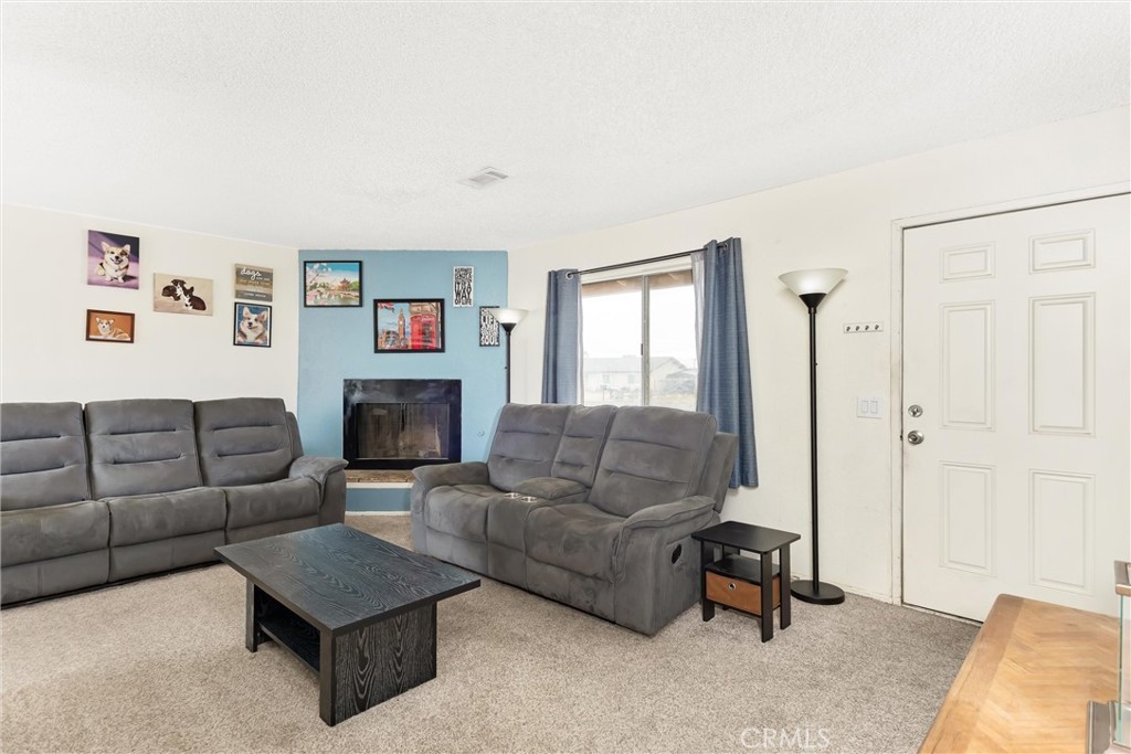 10636 Kiavan Road Apple Valley, CA 92308 - Photo 5 of 23