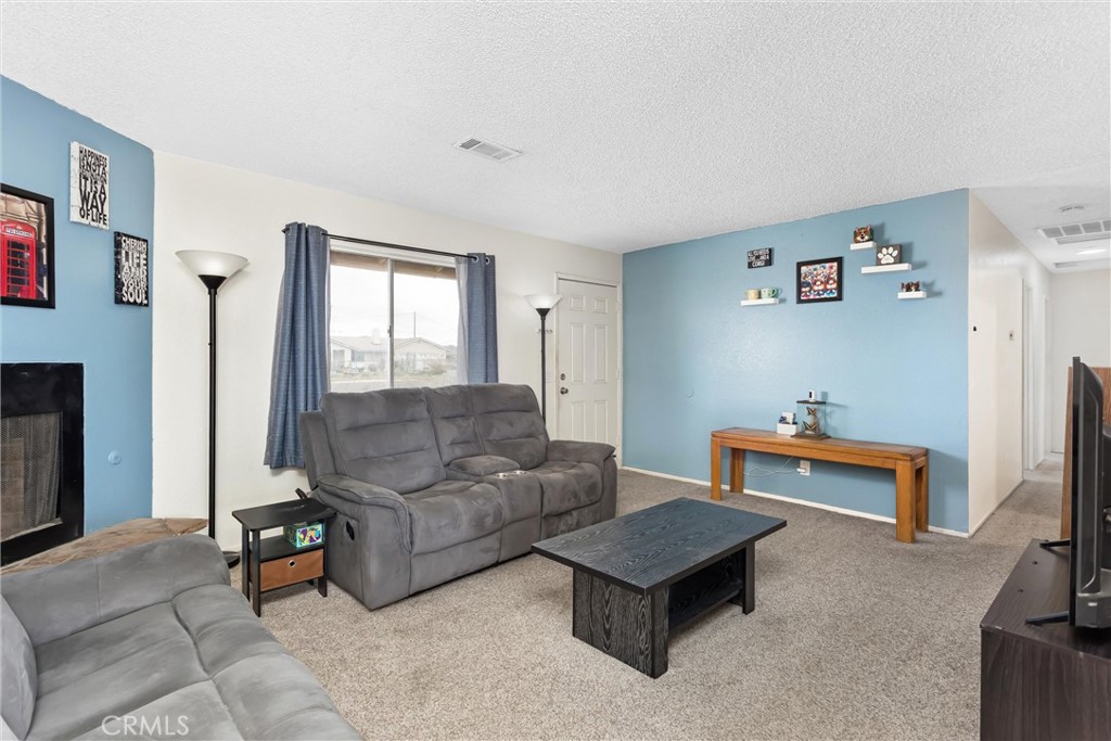 10636 Kiavan Road Apple Valley, CA 92308 - Photo 6 of 23