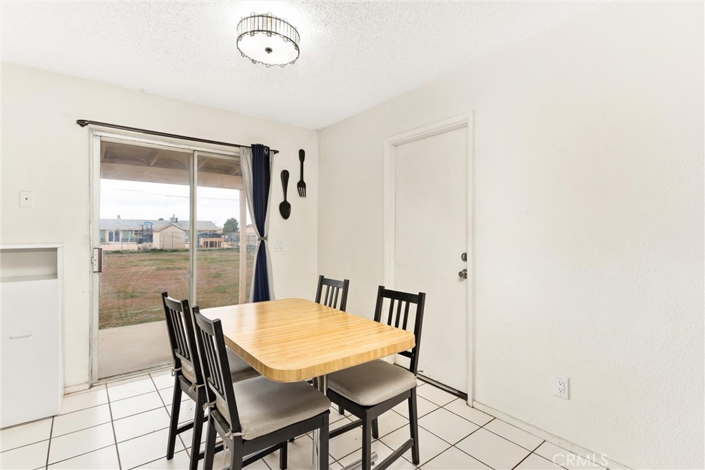 10636 Kiavan Road Apple Valley, CA 92308 - Photo 7 of 23