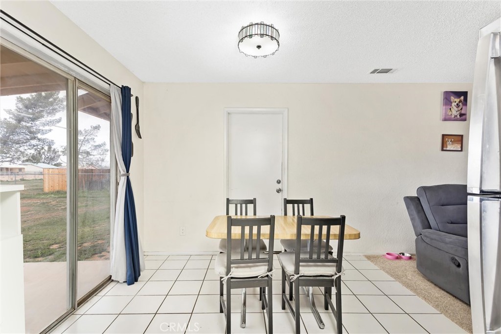 10636 Kiavan Road Apple Valley, CA 92308 - Photo 8 of 23