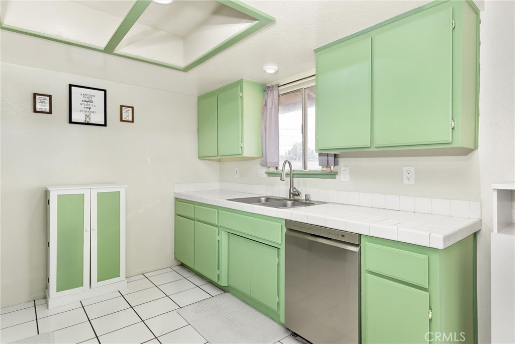 10636 Kiavan Road Apple Valley, CA 92308 - Photo 9 of 23