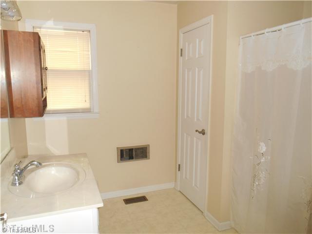 2762 Red Brush Road Mount Airy, NC 27030 - Photo 6 of 14 Master Bath/Spa.