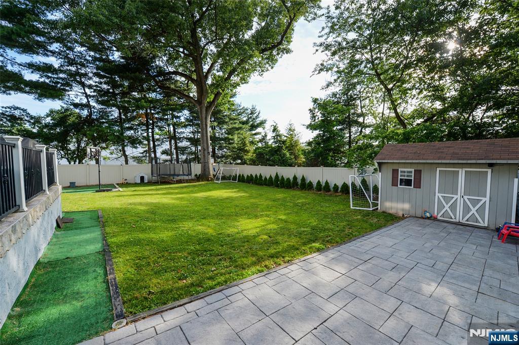 154 Middlesex Avenue Paramus, NJ 07652 - Photo 30 of 32