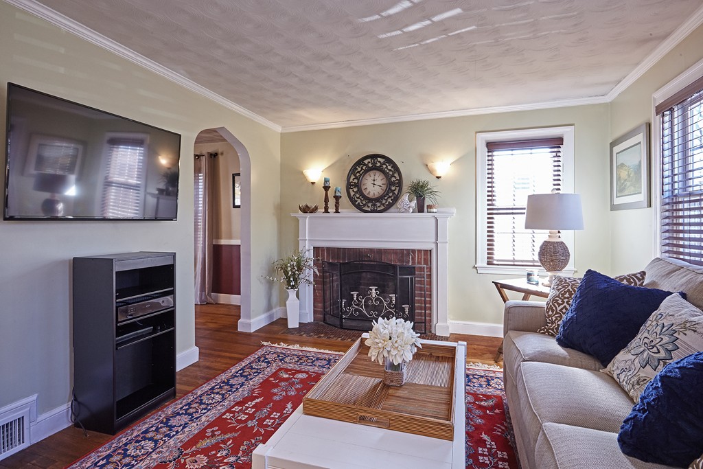 161 Beal Road Waltham, MA 02453 - Photo 4 of 21 Gallery Image 4