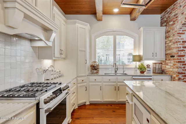 $975,000 | 400 Woods Crossing, Lafayette, LA 70508