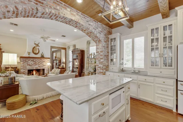 $975,000 | 400 Woods Crossing, Lafayette, LA 70508