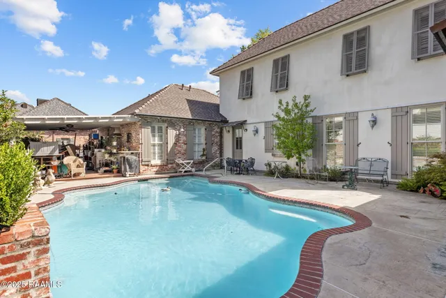 $975,000 | 400 Woods Crossing, Lafayette, LA 70508