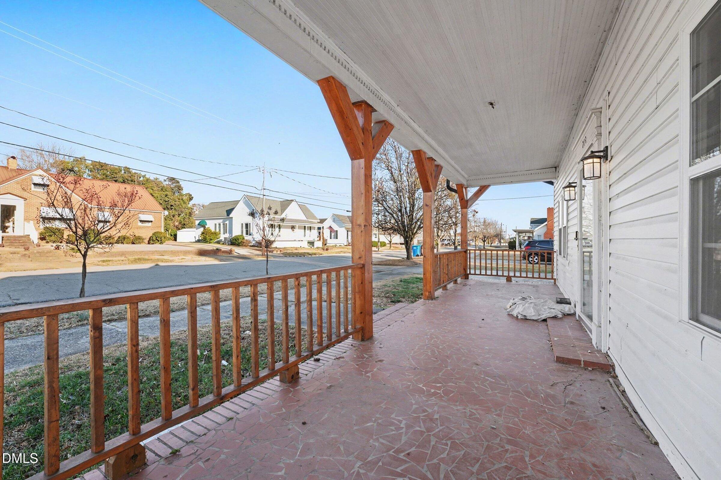 213 West Parrish Drive Benson, NC 27504 - Photo 4 of 38 005_jam07565_917