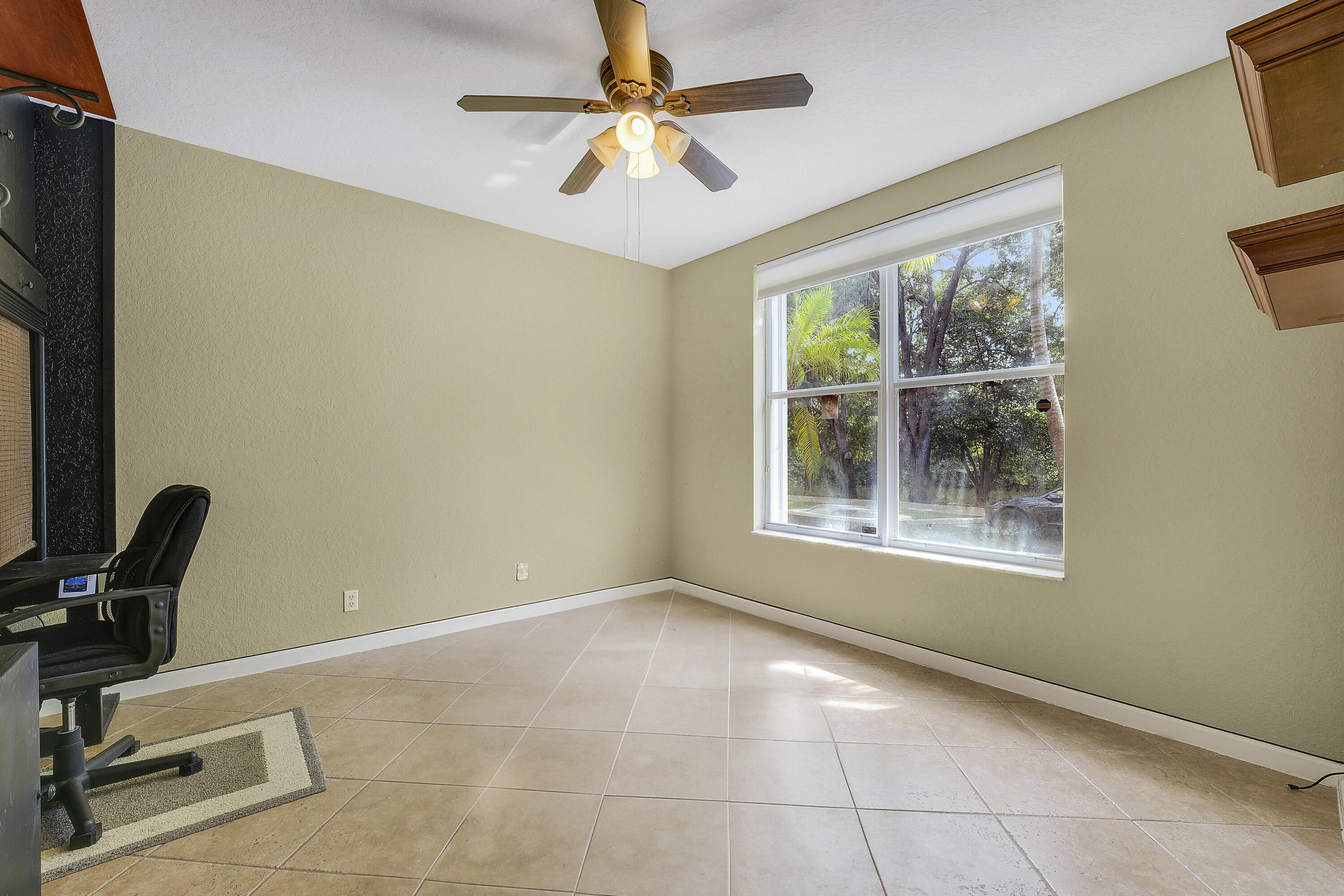 3172 North Greenleaf Circle Boynton Beach, FL 33426 - Photo 15 of 40 a view of room with window and ceiling fan