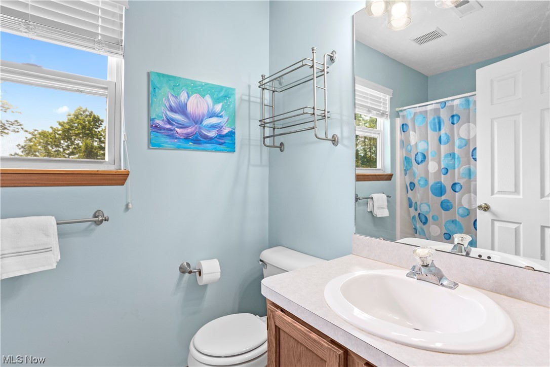 5618 Ridgeview Boulevard North Ridgeville, OH 44039 - Photo 21 of 34 Shared bathroom - second floor