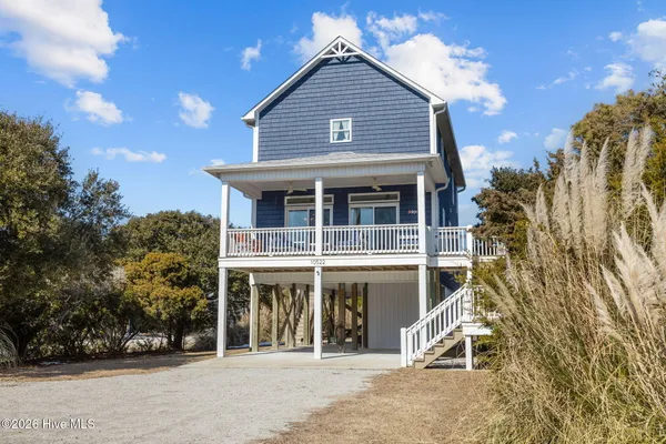 $950,000 | 10522 Island Circle, Emerald Isle, NC 28594