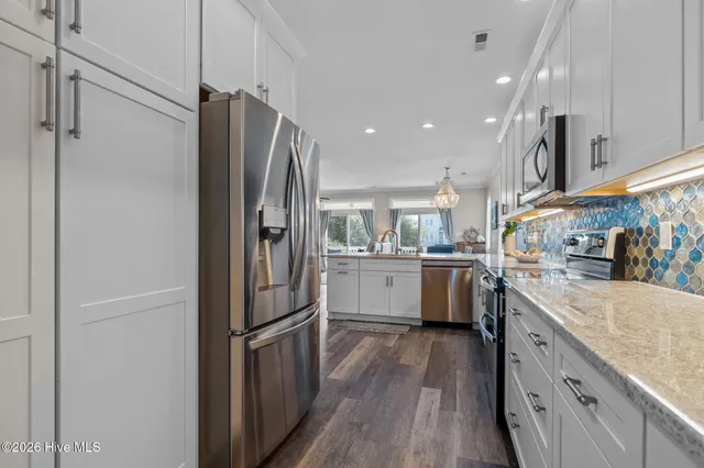 $950,000 | 10522 Island Circle, Emerald Isle, NC 28594