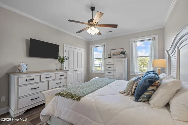 $950,000 | 10522 Island Circle, Emerald Isle, NC 28594