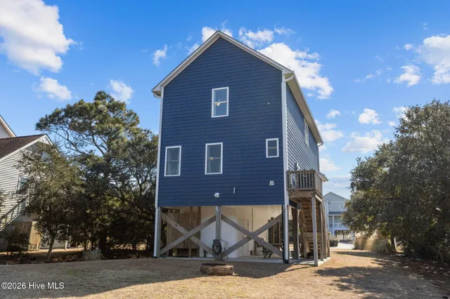 $950,000 | 10522 Island Circle, Emerald Isle, NC 28594