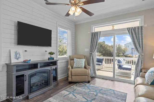 $950,000 | 10522 Island Circle, Emerald Isle, NC 28594