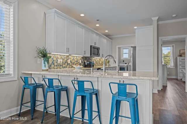 $950,000 | 10522 Island Circle, Emerald Isle, NC 28594