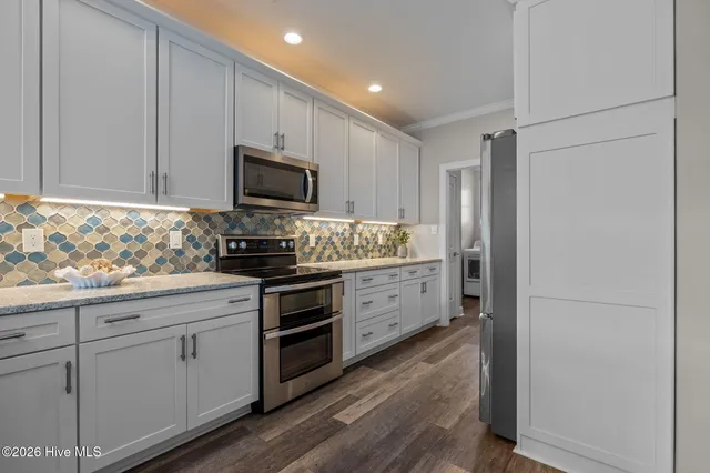 $950,000 | 10522 Island Circle, Emerald Isle, NC 28594