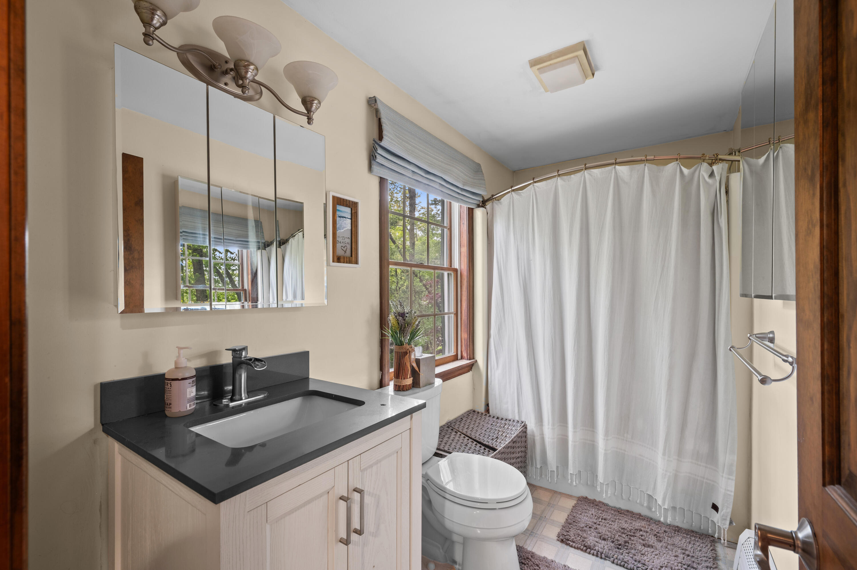 4 Deer Ridge Lane Kittery, ME 03904 - Photo 24 of 39 Upstairs bath