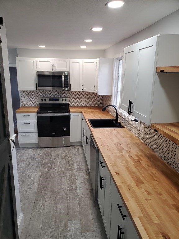 216 Ashby State Road Fitchburg, MA 01420 - Photo 5 of 42 Gallery Image 5