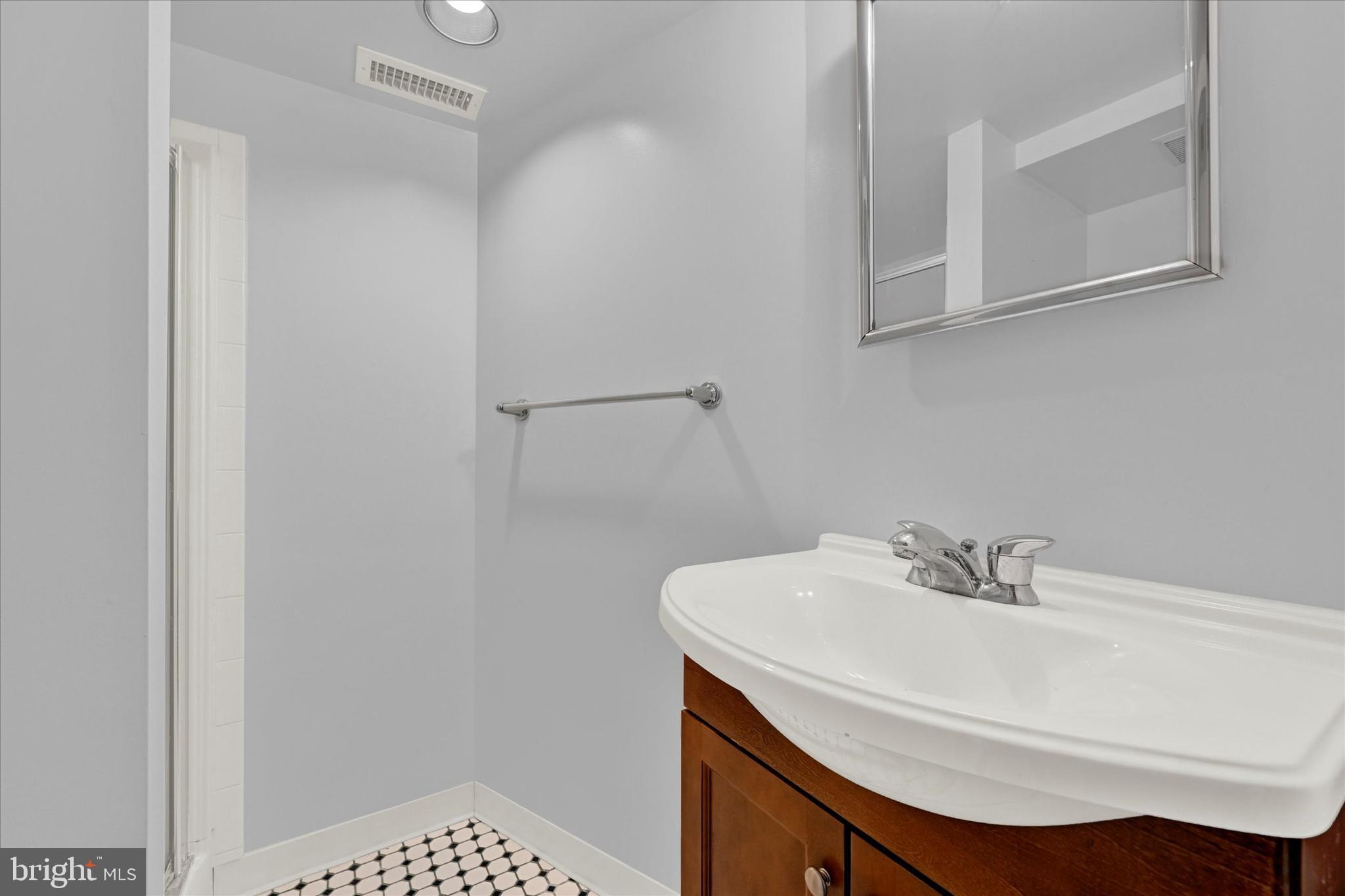 6509 Maplewood Road Baltimore, MD 21212 - Photo 22 of 29 Lower level full bathroom