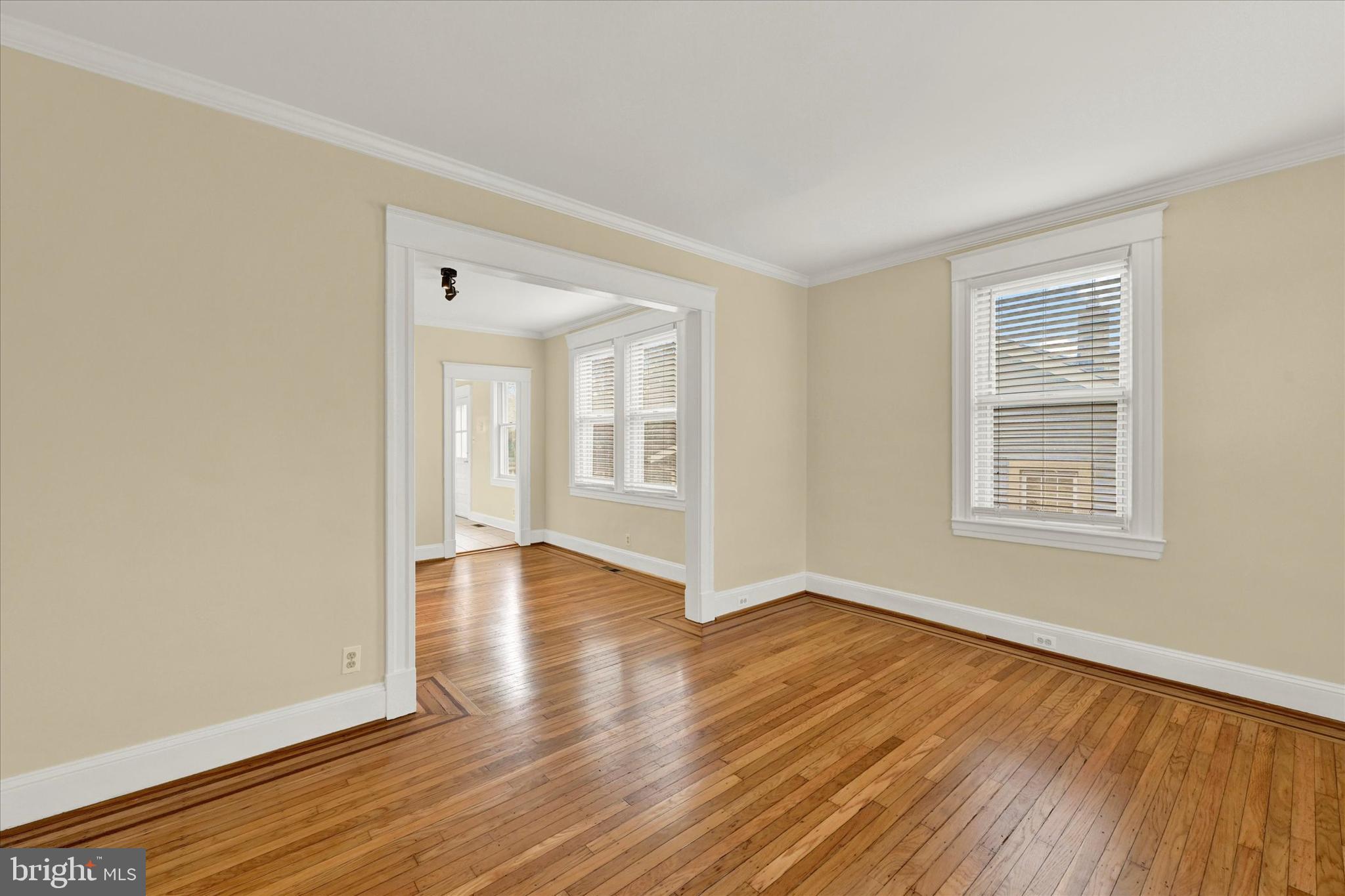 6509 Maplewood Road Baltimore, MD 21212 - Photo 5 of 29 View from the living room into dining room.
