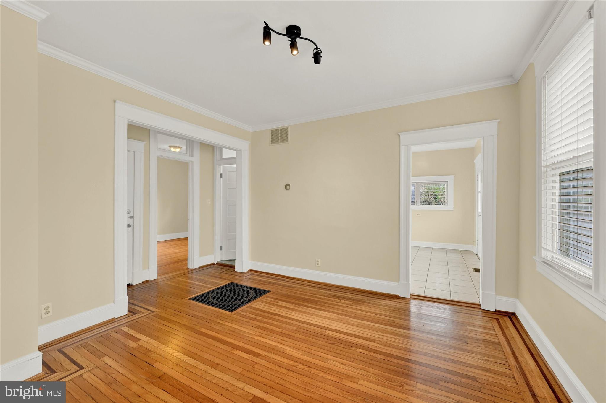 6509 Maplewood Road Baltimore, MD 21212 - Photo 7 of 29 Dining room attaches to kitchen and bedrooms