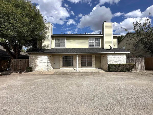 $1,070 | 2203 Creekside Lane, Unit A, Georgetown, TX 78626