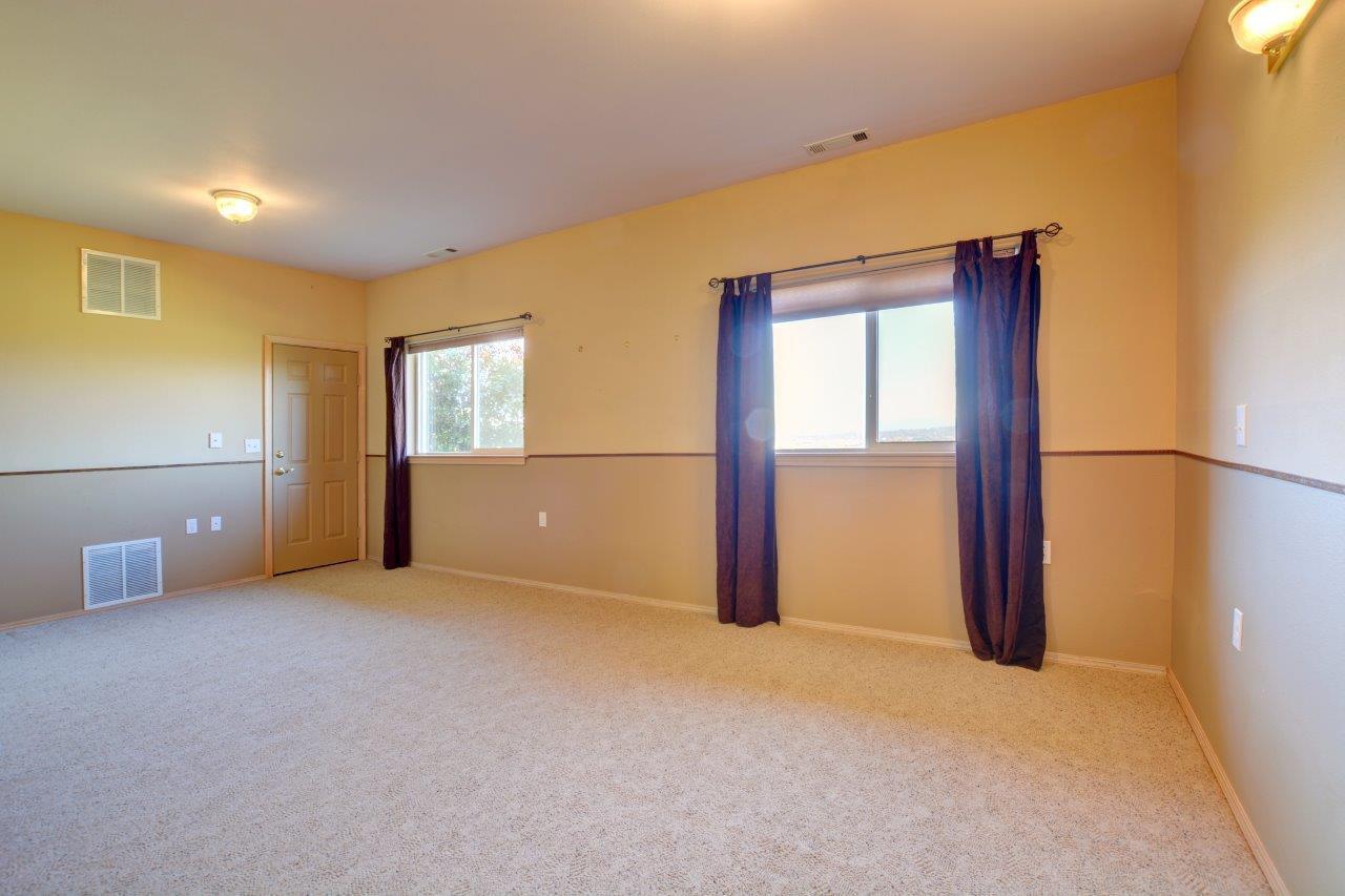 4400 Independence School Road Medford, OR 97501 - Photo 23 of 35 Daylight Basement with private exterior