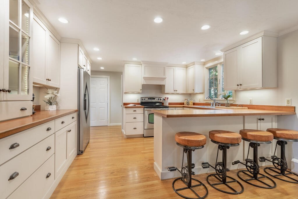41 Aaron River Road Cohasset, MA 02025 - Photo 8 of 32 Gallery Image 8