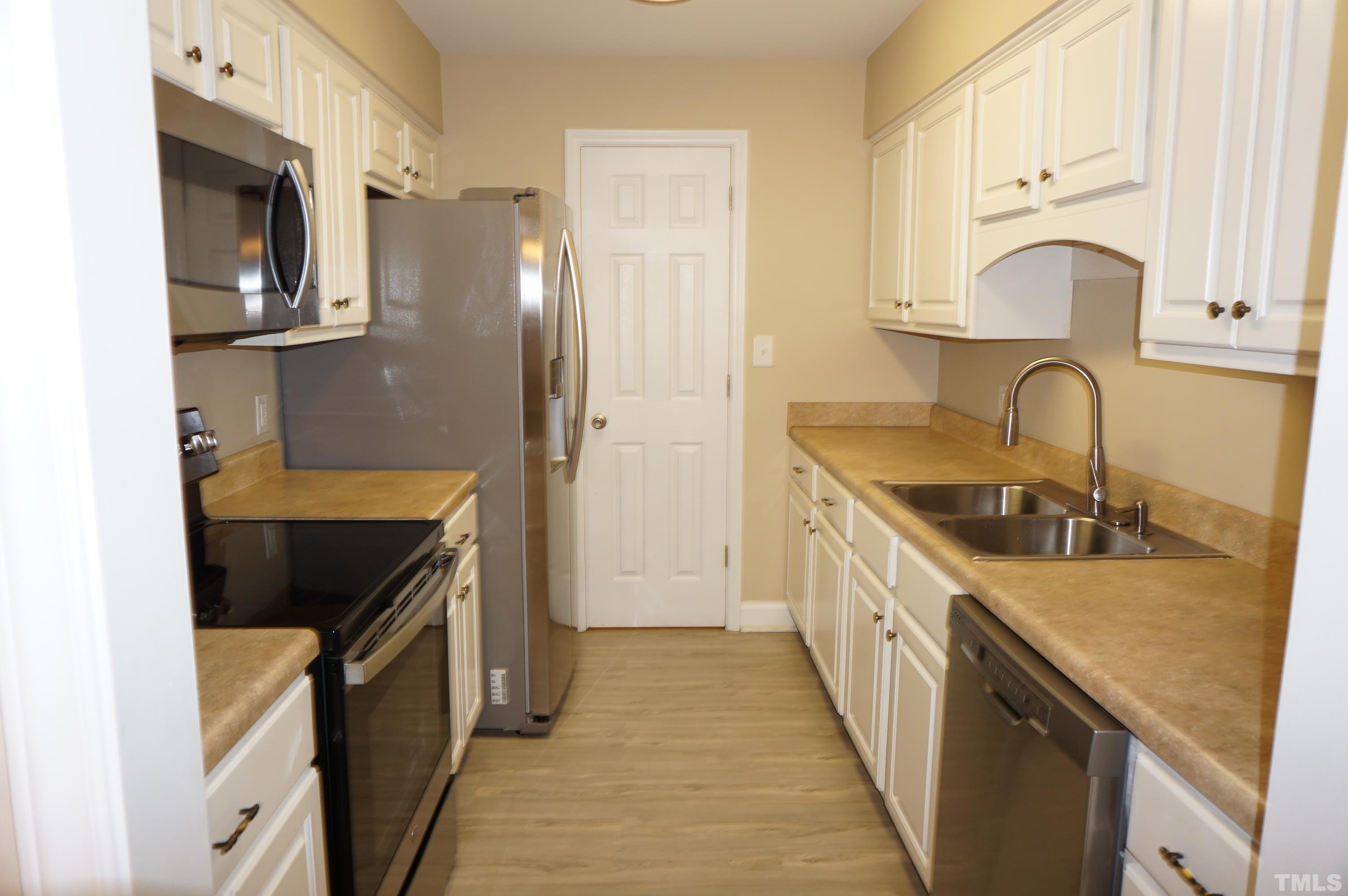 4505 Edwards Mill Road, Unit F Raleigh, NC 27612 - Photo 6 of 34 a kitchen with stainless steel appliances granite countertop a sink stove and refrigerator