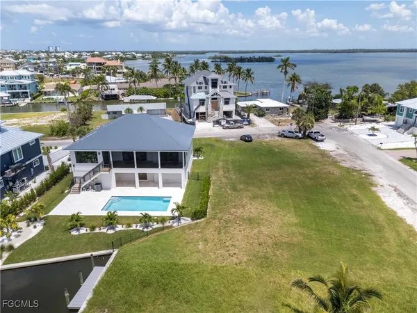 a view of a house with outdoor space