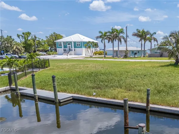 $549,000 | 2 Bayview Boulevard, Fort Myers Beach, FL 33931