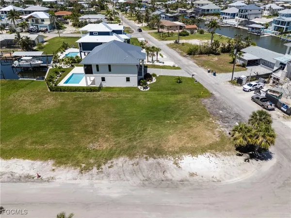 a view of a house with a big yard