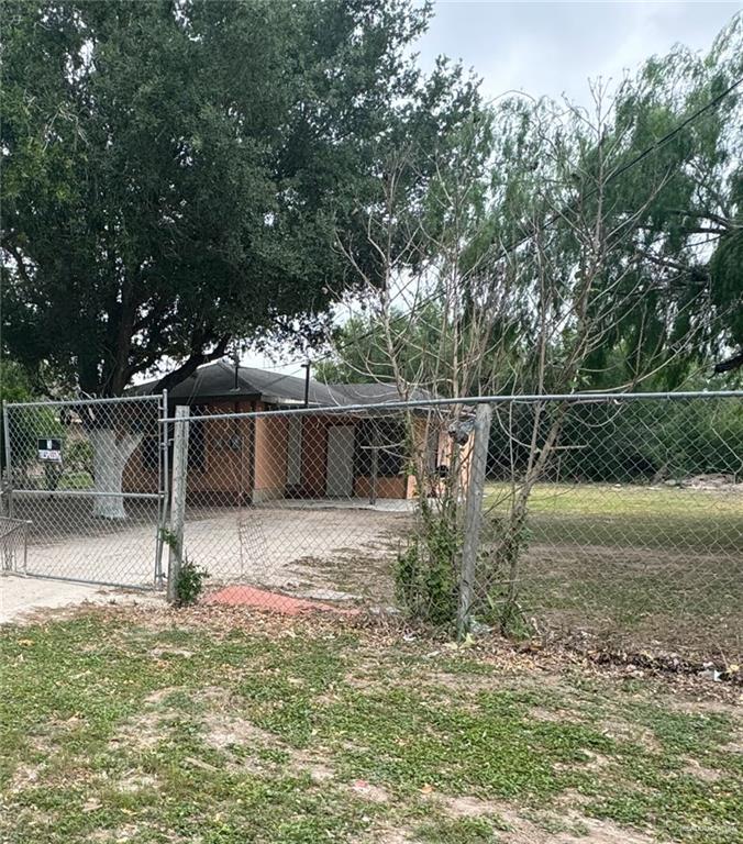 4000 South Tower Road Edinburg, TX 78542 - Photo 1 of 1 View of yard