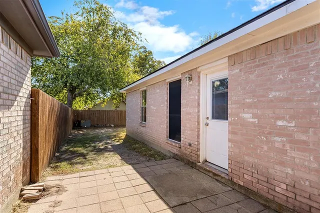 a view of a small house with backyard