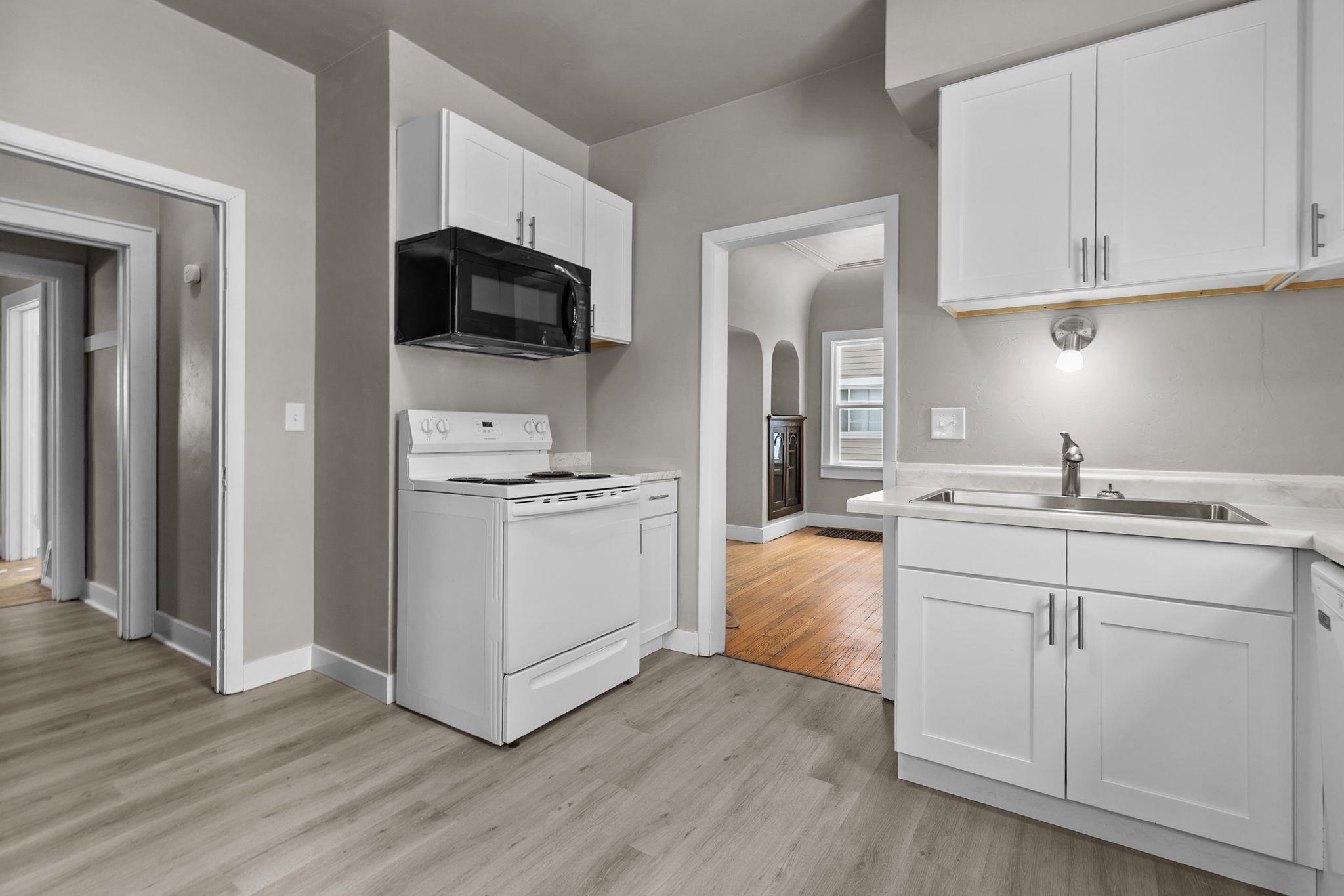 1014 Stuart Street Green Bay, WI 54301 - Photo 11 of 28