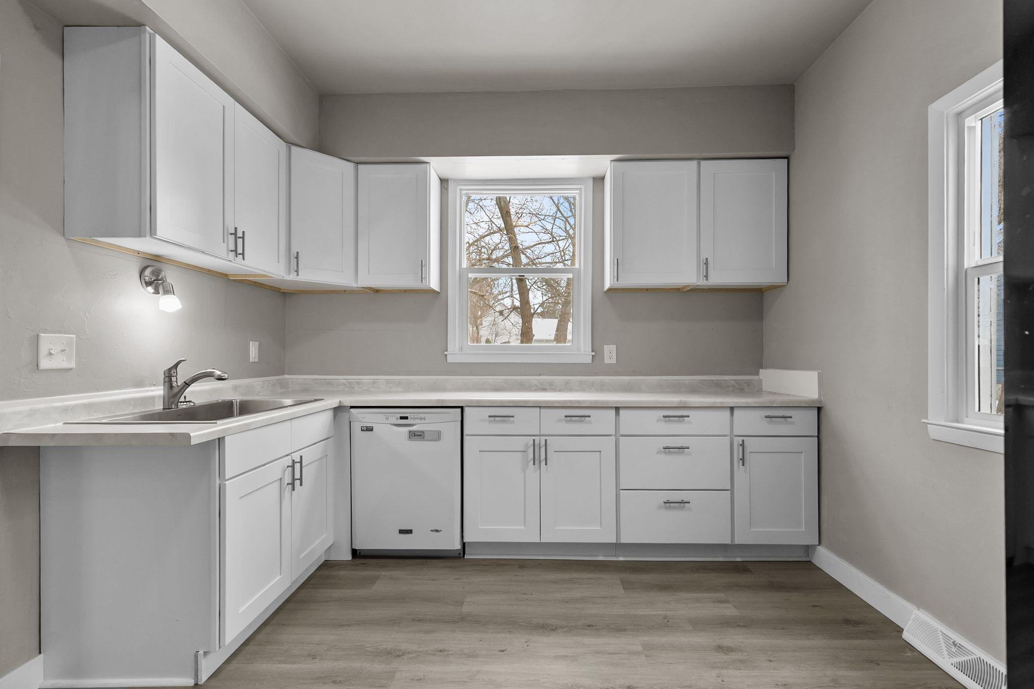 1014 Stuart Street Green Bay, WI 54301 - Photo 13 of 28