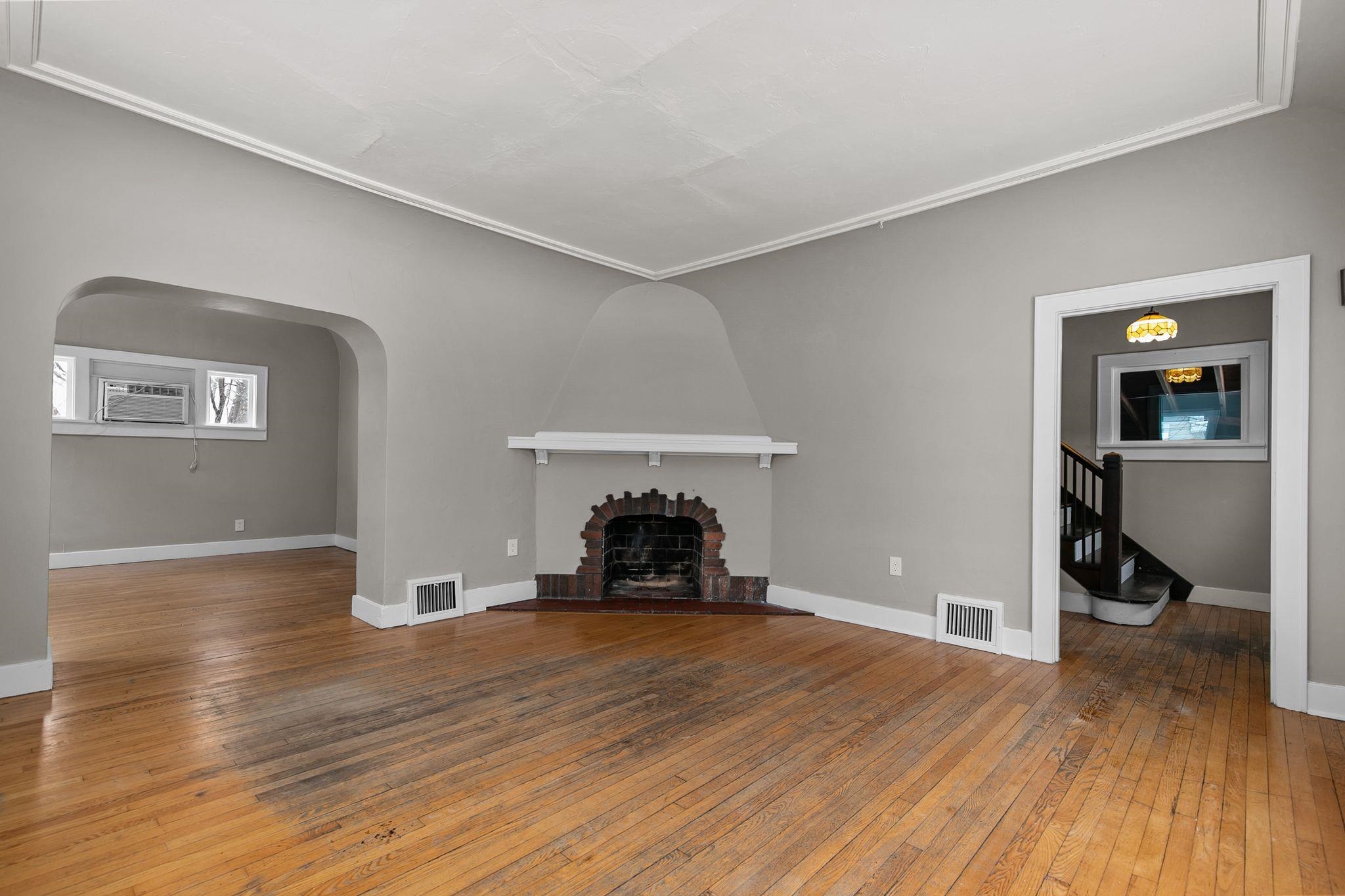 1014 Stuart Street Green Bay, WI 54301 - Photo 5 of 28