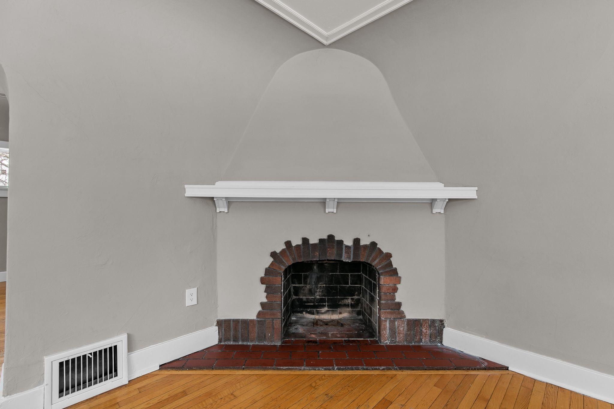 1014 Stuart Street Green Bay, WI 54301 - Photo 6 of 28