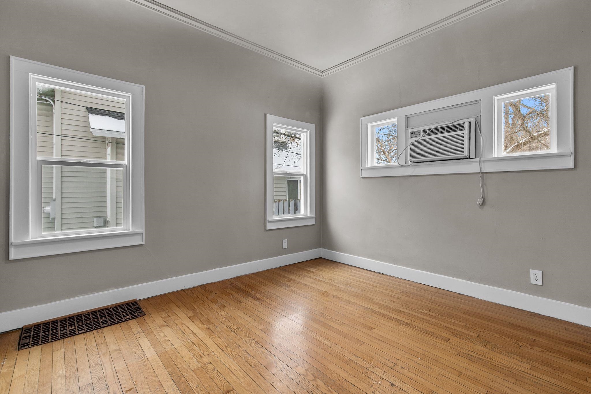 1014 Stuart Street Green Bay, WI 54301 - Photo 10 of 28