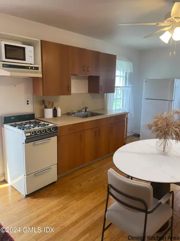 $1,850 | 22 Coachlamp Lane, Greenwich, CT 06830