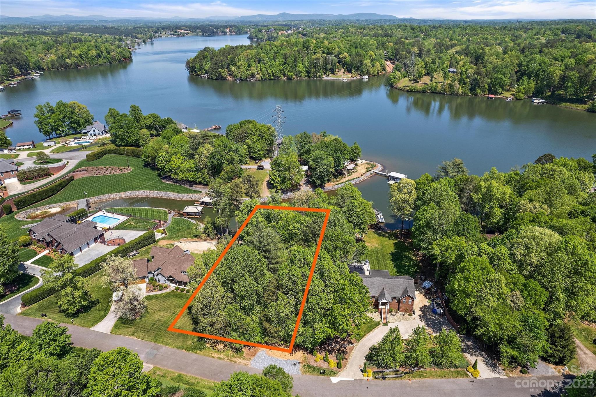 6730 Waterfront Drive Hickory, NC 28601 - Photo 3 of 12