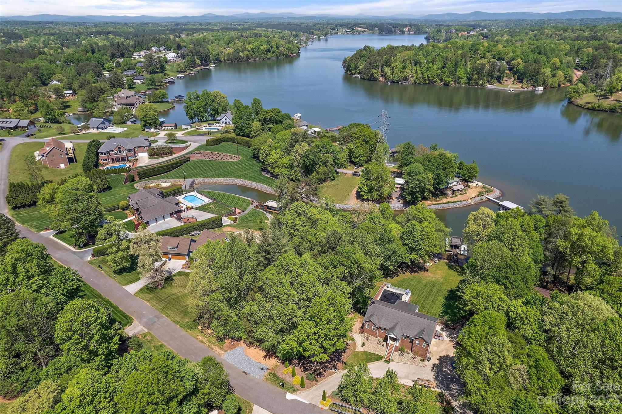 6730 Waterfront Drive Hickory, NC 28601 - Photo 4 of 12