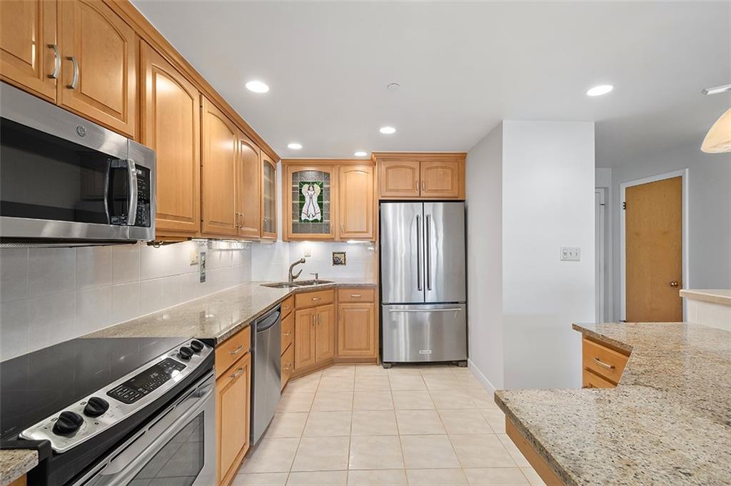750 Washington Road, Unit 610 Pittsburgh, PA 15228 - Photo 7 of 25 a kitchen with stainless steel appliances granite countertop a refrigerator a stove top oven a sink and dishwasher