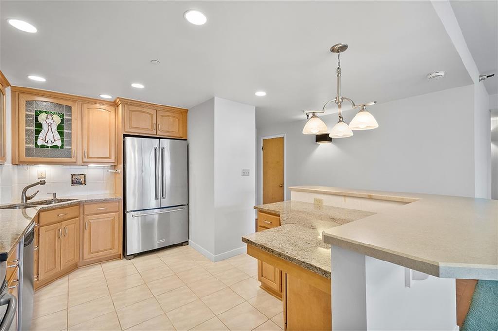 750 Washington Road, Unit 610 Pittsburgh, PA 15228 - Photo 9 of 25 a kitchen with stainless steel appliances granite countertop cabinets a refrigerator and a sink