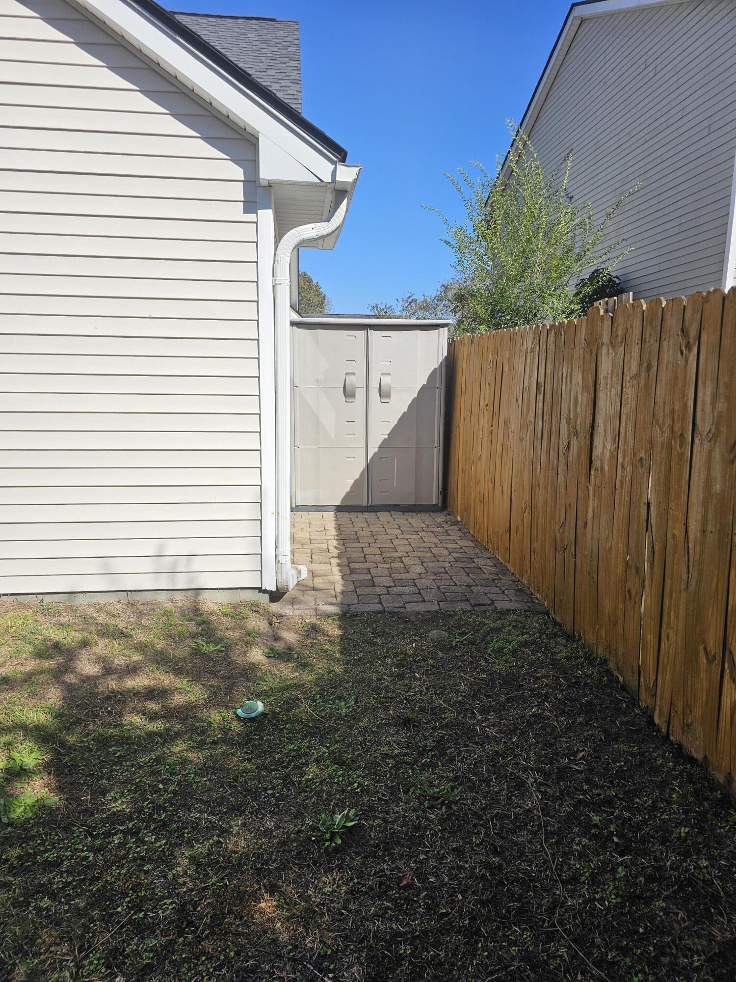 1424 Pinethicket Drive Summerville, SC 29486 - Photo 26 of 27 side yard