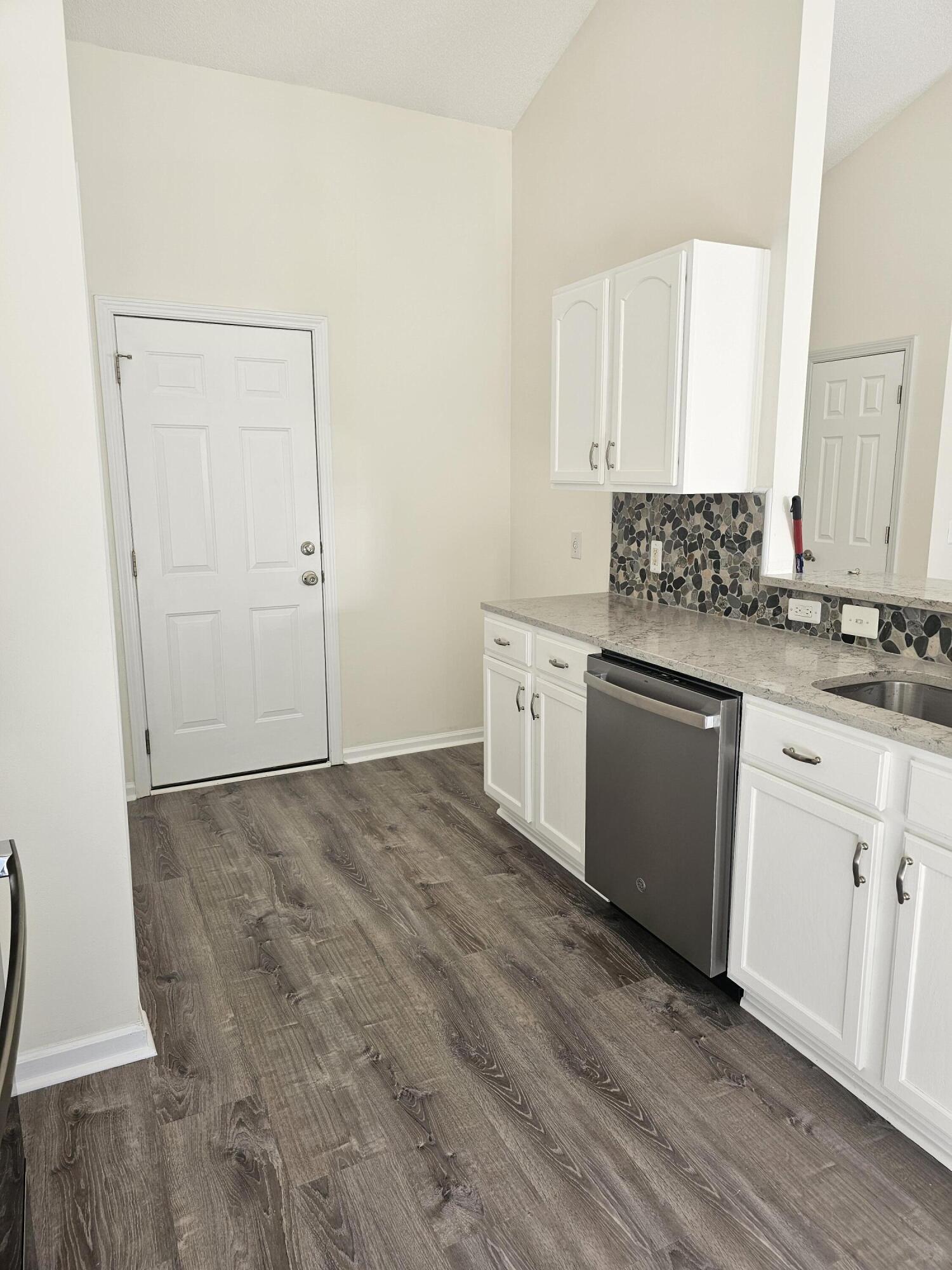 1424 Pinethicket Drive Summerville, SC 29486 - Photo 9 of 27 kitchen2
